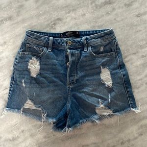 Hollister ultra high rise mom short 3”